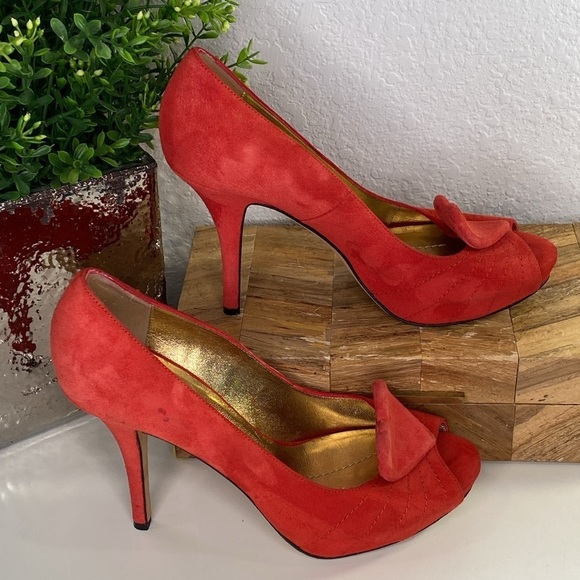 kate spade New York peep toe Italian Suede Heart Stiletto Pump Heel Red Size 6.5 - Picture 3 of 14